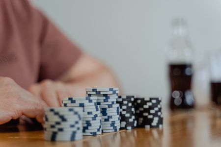 Application of the kelly criterion in poker