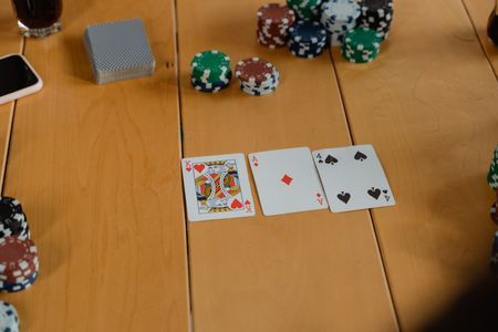 Betting in flush card game